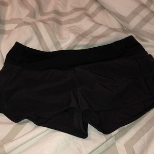 Lululemon Size 6 Black Speed Up Short 2.5